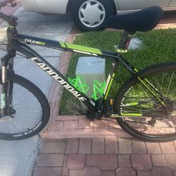 Cannondale Trail 7 26” Mountain Bike Medium Retail $950  in Miami. 
