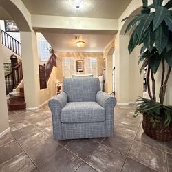 Beautiful swivel rocker chair from Ashley furniture