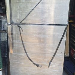 Refrigerator Ge stainless Steel! 