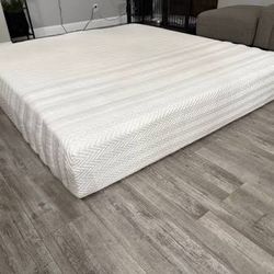 Leesa Legend Hybrid King Mattress & Foundation 