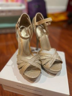 Dream Pairs Gold Glitter Ankle Strap Heels Size 8