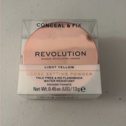 Revolution Loose Setting Powder Light Yellow 