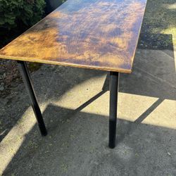 Table/ Desk-SE Montavilla