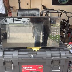 Free Microwave Pick Up Only 