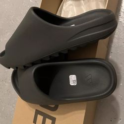 Yeezy Slides Onyx Size 7