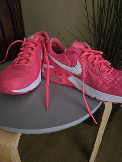 Nike AirMAX women Size 9