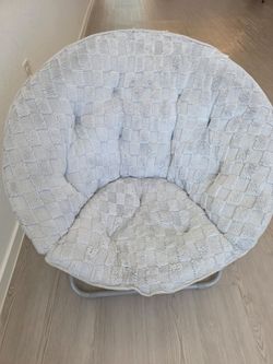 Fuzzy foldable saucer chair