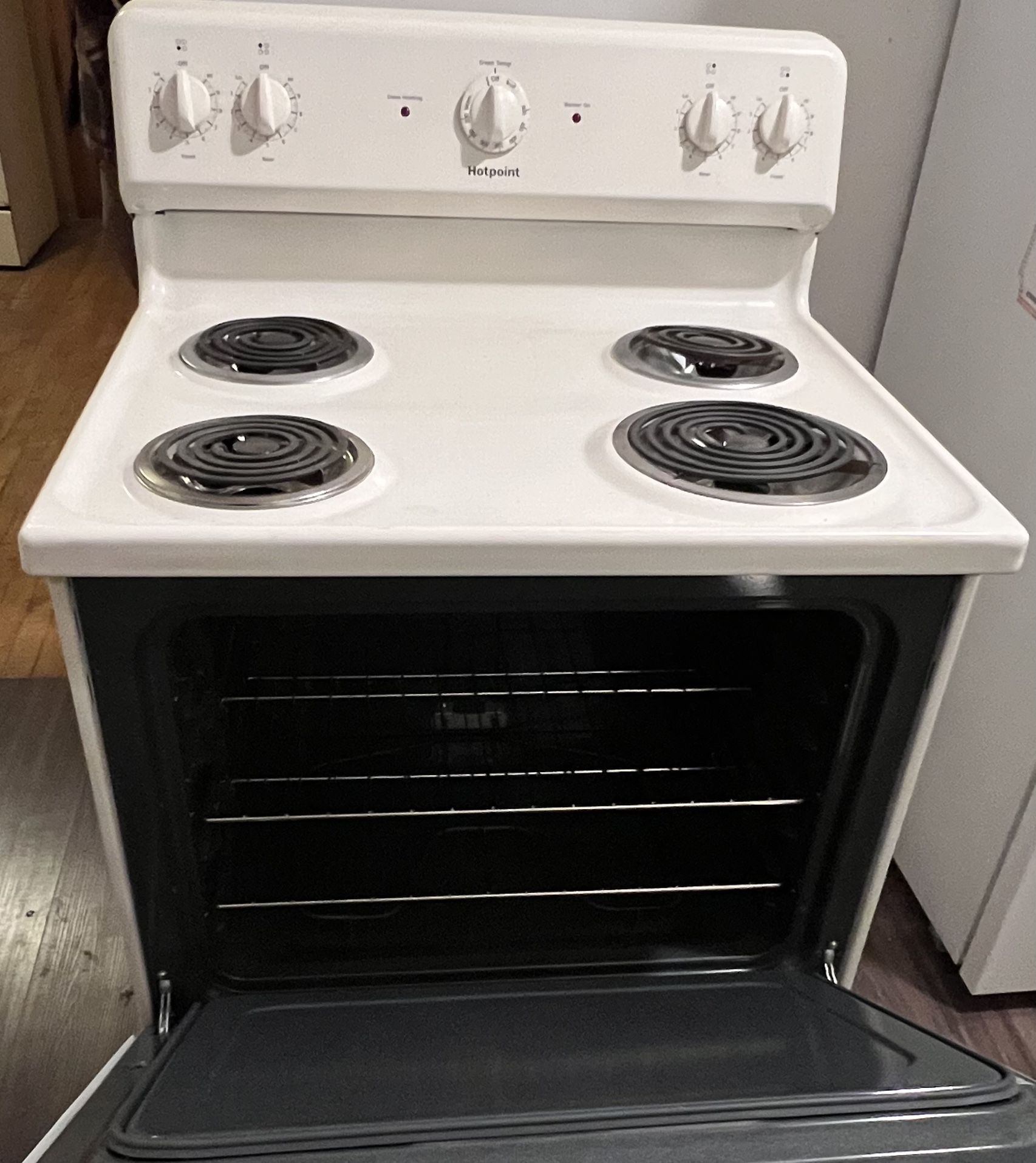 Hotpoint 4-Burner Electric Stove And  – $225 Upgrade your kitchen with a reliable and efficient Hotpoint 4-burner electric stove. This applian