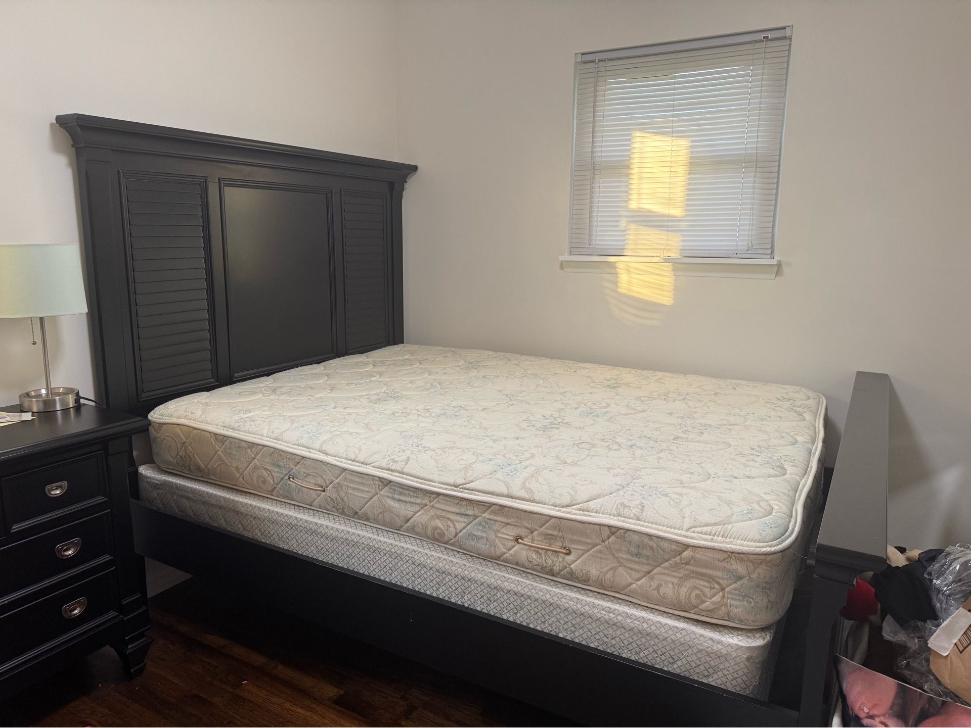Queen bedroom set (black)