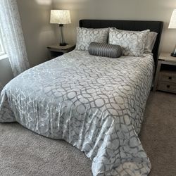 Complete 6- Piece Queen Bedroom Set