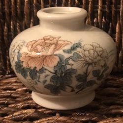 Beautiful Porcelain .. Japanese Floral Vase