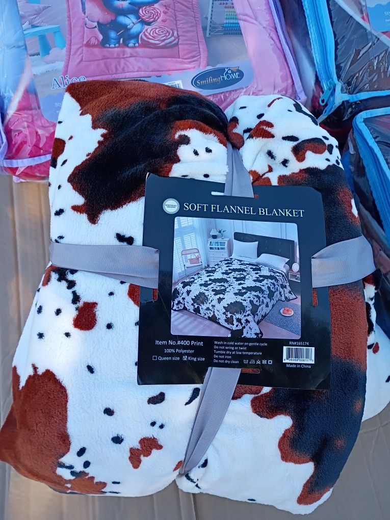 Blanket. Soft Flannel   Blanket. King Size. $25: