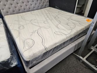 King Size Mattress Memory Foam 12 Inch 1 Soft 1 Firm & 14 Inch Mattress Pillow Top $599 Boxspring Included