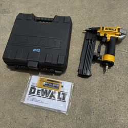 DEWALT 18-Gauge Pneumatic Brad Nailer