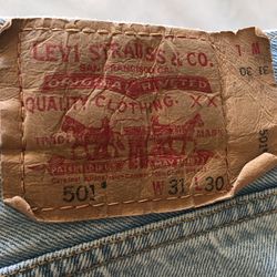 LEVI STRAUSS 501 31 X 30 COLOR LIGHT BLUE  EXCELLENT CONDITION  LOCATION HORIZON AND GREENWAY 89002 $20.00