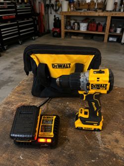 DEWALT 20V MAX XR Brushless Hammer Drill Kit w/ Battery, Charger & Bag