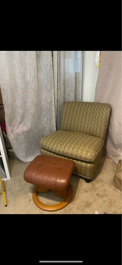 Vintage couch with barstool for feet