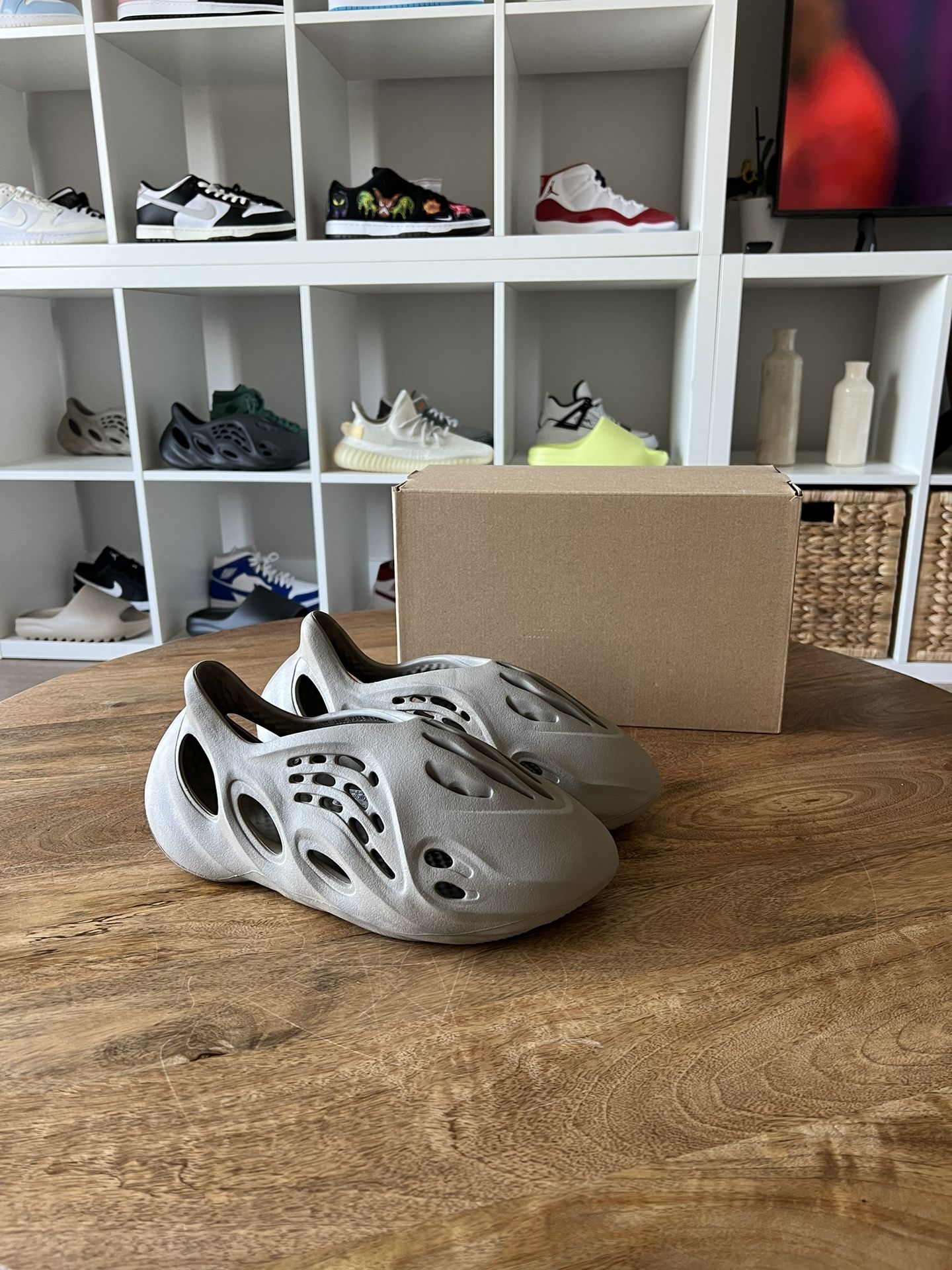 Yeezy Foam runners white size 9 Yeezy Foam Runner Sand 8 (41) | Mercari main image 2