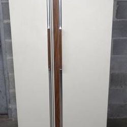 GE Hotpoint 30" Side by Side Refrigerator - Beige - CSX20EHD - Works Great