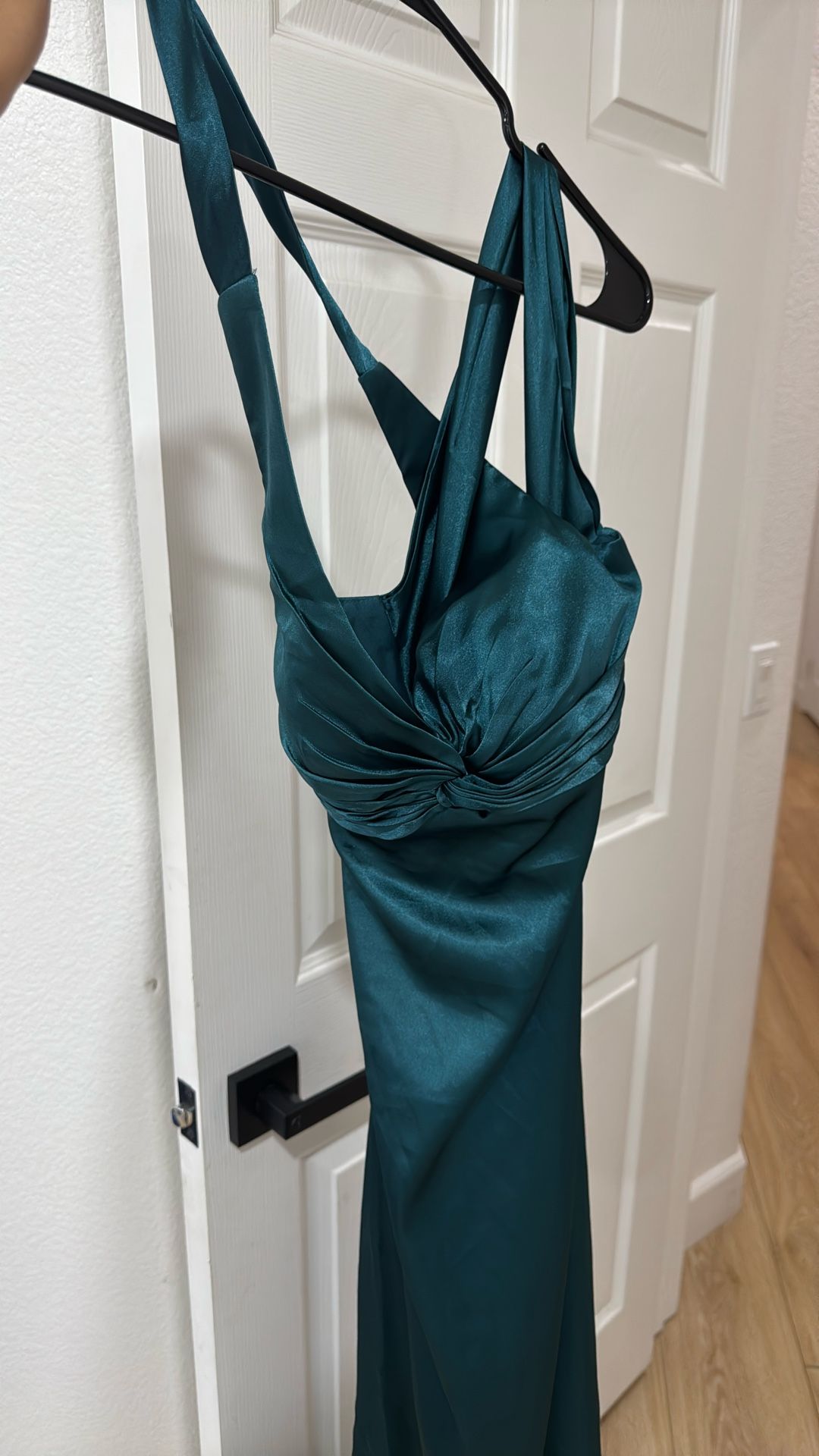 Emerald Green Never Worn Size 0 Prom/ Winter Formal Dress -  www.rajagirimanappuram.com