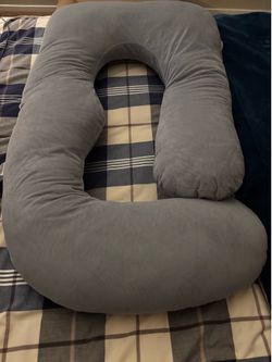 Momcozy pregnancy pillow