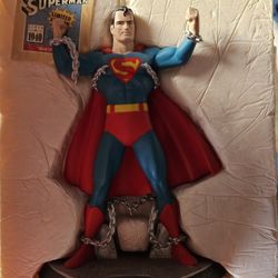 Superman Statue Limitied Edition 