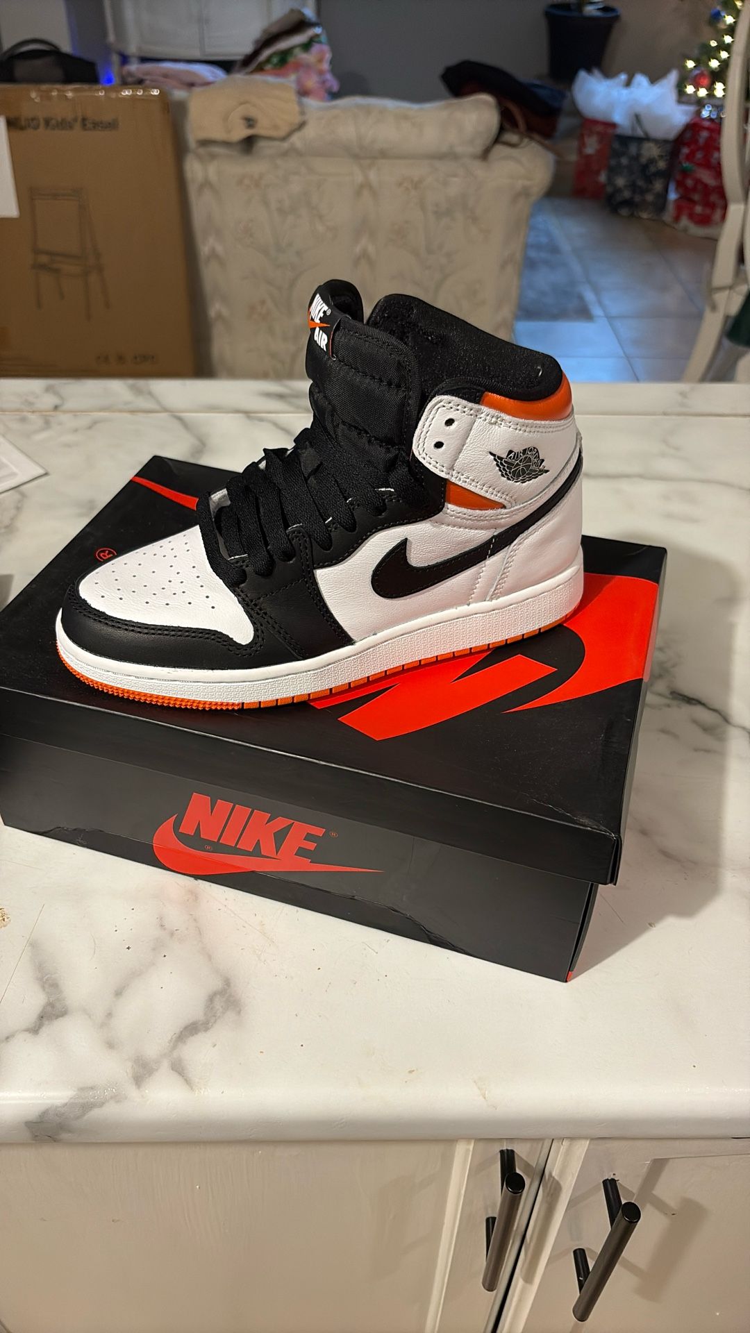 Air Jordan 1 Retro High OG 'Electro Orange'