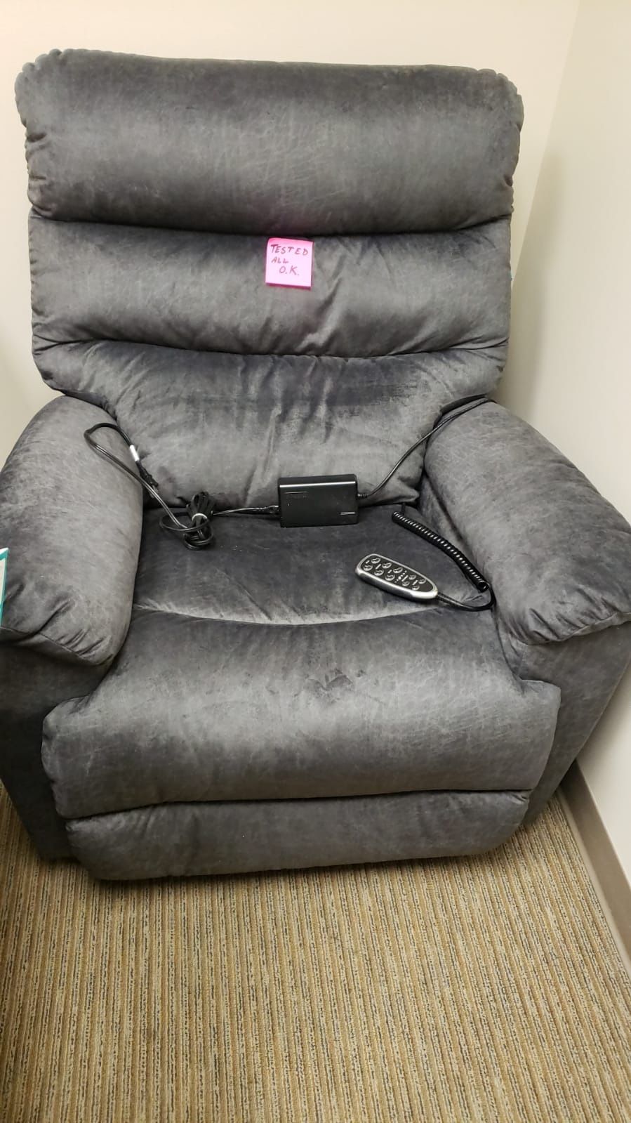 Brand new lazy boy electric recliner for crazy cheap! for Sale in