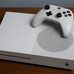 DISCOUNTED PRICE FOR TODAY Xbox One S in Great Condition