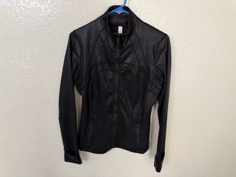Lululemon Womens Defiant Jacket Size 8  Black