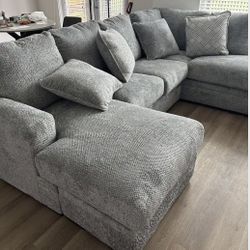 Ashley Furniture Bresslyn Place 2-Piece Sectional with Chaise