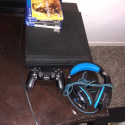 PS4 Pro, Works Perfectly I Can Send You Videos, I’m Selling It Cuz Low key I Need Money En