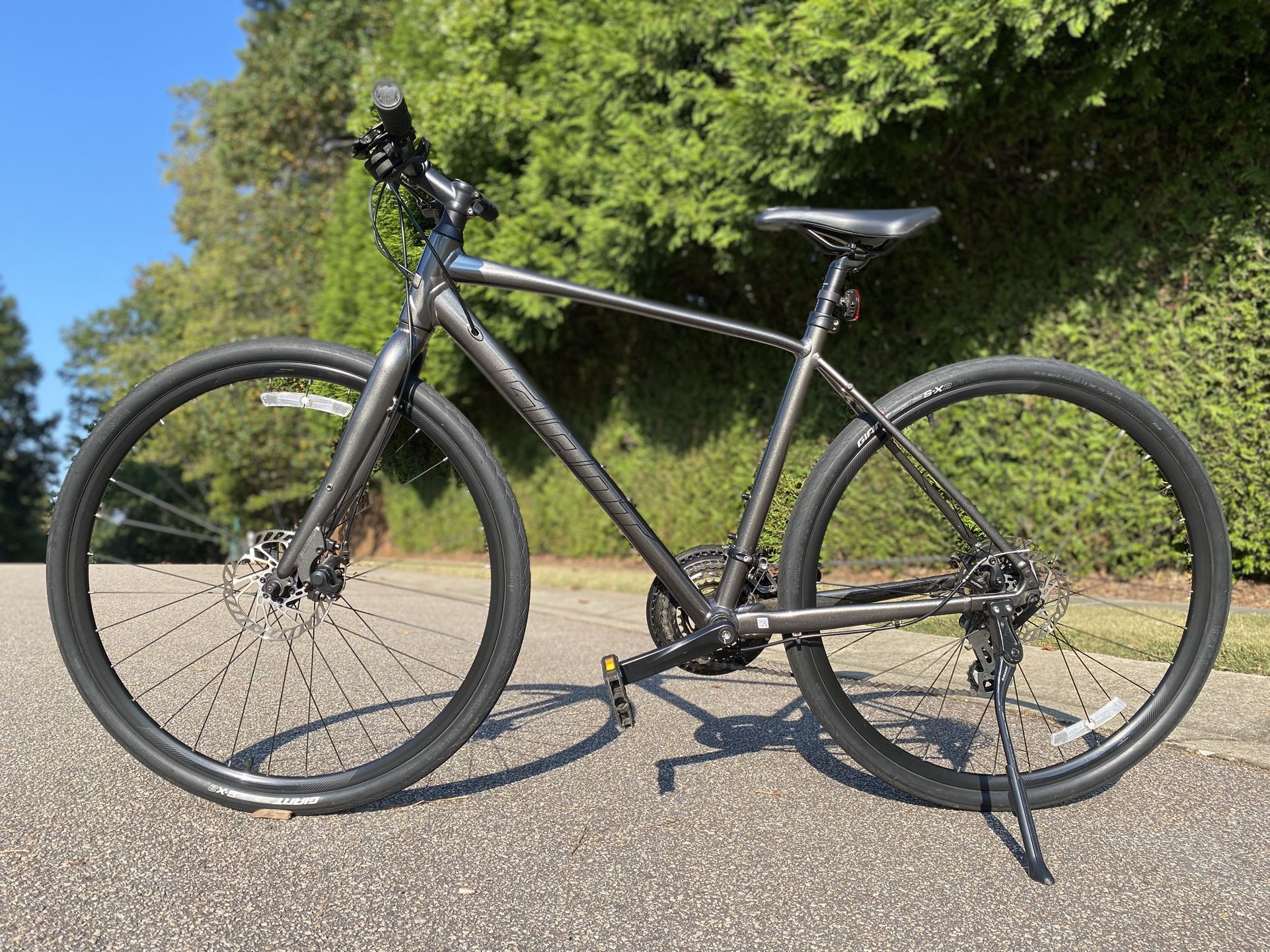 🚴 Giant Aluminum Road Bike – 19” Frame, 21-Speed, Disc Brakes, 700c Wheels 🚴