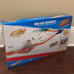 Hot wheels mid air deals madness