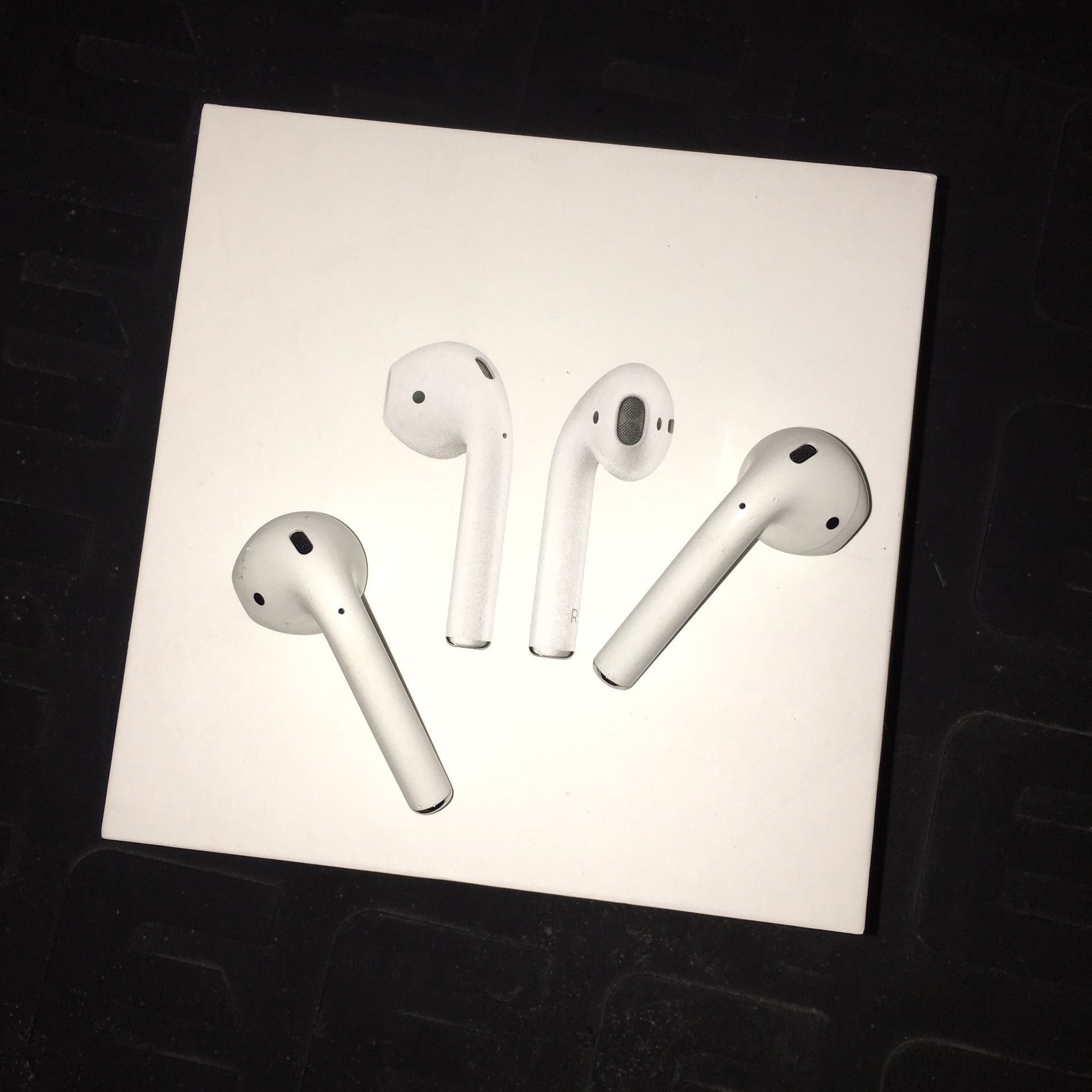 AIRPODS ONLY! NO CHARGING CASE! WIRELESS HEADPHONES.
