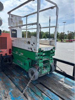 JLG SCISSOR LIFT 20' FOR SALE