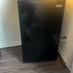 Igloo Mini Fridge 3.2 Cu.Ft Black 