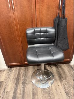 Salon chair
