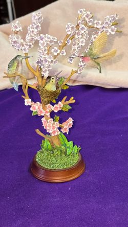 Bradford Exchange "Enchanted Wings" Hummingbirds Figurine, the first issue in the "Nature's Tiniest Treasures" Collection