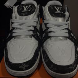 LV trainers size 9.5US 44 EU