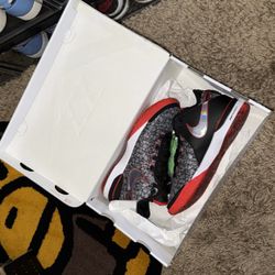 Nike LeBron Size 10.5 Men 