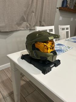 Legendary Halo 3 Limited Collector's Edition Master Chief Helmet and Stand