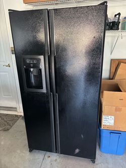 GE side by side refrigerator Black -