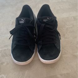 Ladies Pumas Sz 61/2 