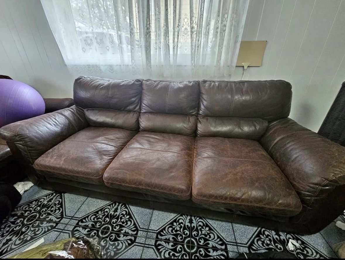 Real Leather Couch – Deep Seating – FREE DELIVERY 🚗