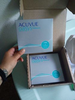 ACUVUE Oasys with HydraLuxe Brand Contact Lenses