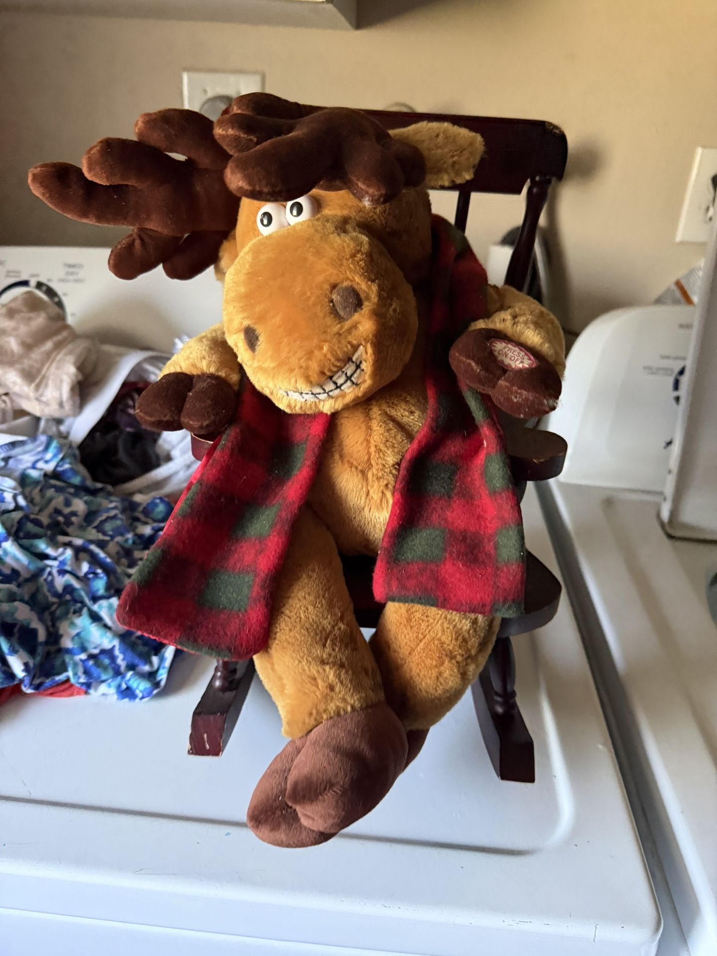 Dan Dee Rocking Reindeer Plays Over By A Reindeer Xmas Got Run