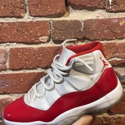 Jordan 11 Cherry Size 10.5