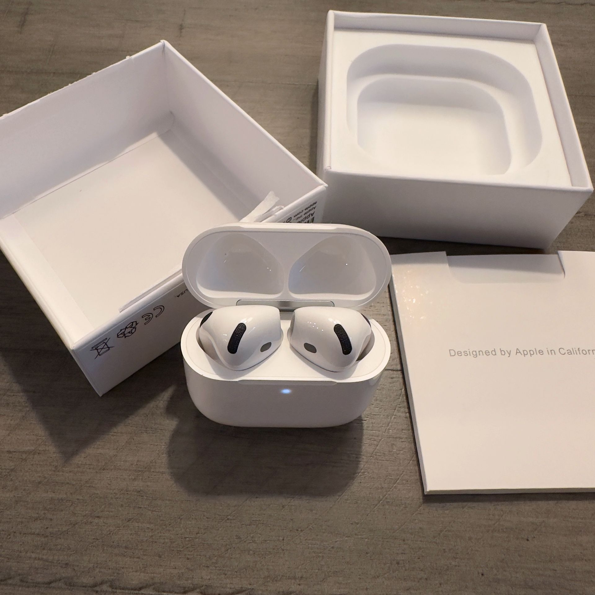 Apple Earbuds 4
