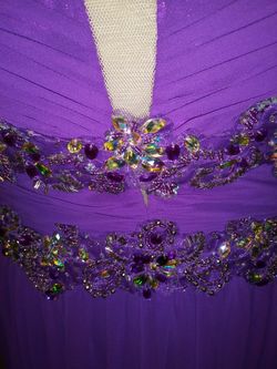 Brand new dress size 3-4. Beautiful!!